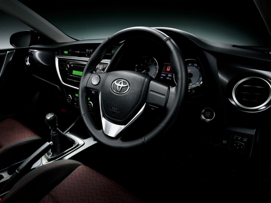  Toyota Auris RS S Package 2012 года  (JP) (фото 8 из 8)